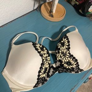 Black and white vs push up